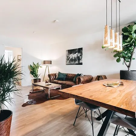Stilvolle 4-Raumwohnung im Zentrum von Dresden Apartment